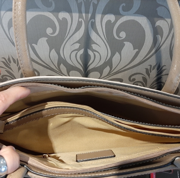 Handbag - Picture 3 of 3